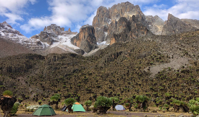 De los bosques a los desiertos: Las tierras vírgenes de color óxido del norte de Kenia - Monte Kenya | Secret World Trip Planner