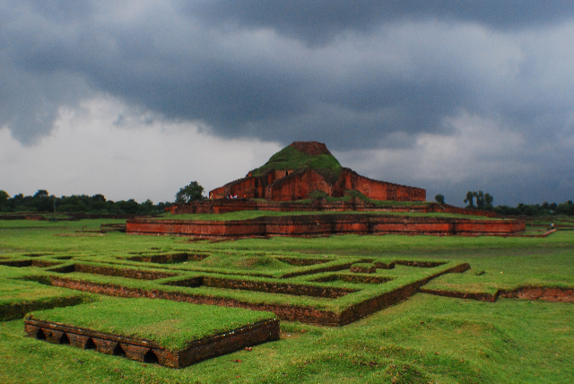 Ruinas de la vihara budista de Paharpur - Paharpoor Museum Building | Secret World Trip Planner
