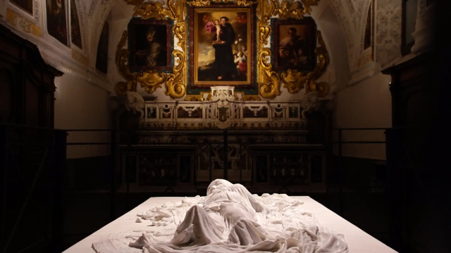 Echi d'innocenza: Lo struggente viaggio della scultura del Figlio Velato a Napoli - Napoli | Secret World Trip Planner
