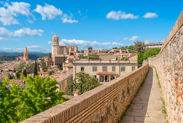 Стены Жироны - прогулка по многовековому городу - Girona | Secret World Trip Planner