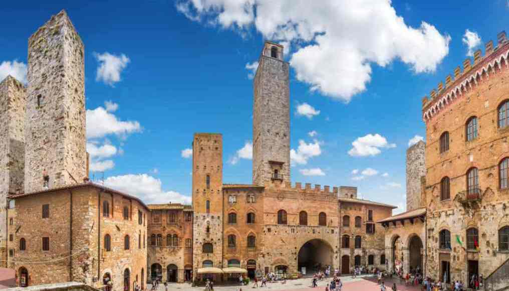 Palazzo del Podestà i wieże - San Gimignano | Secret World Trip Planner