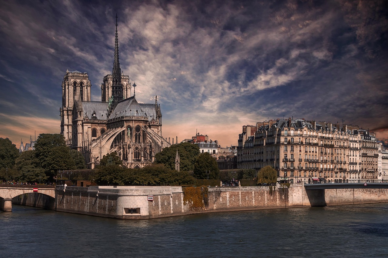 Notre Dame, gotycki klejnot Francji - Paris | Secret World Trip Planner