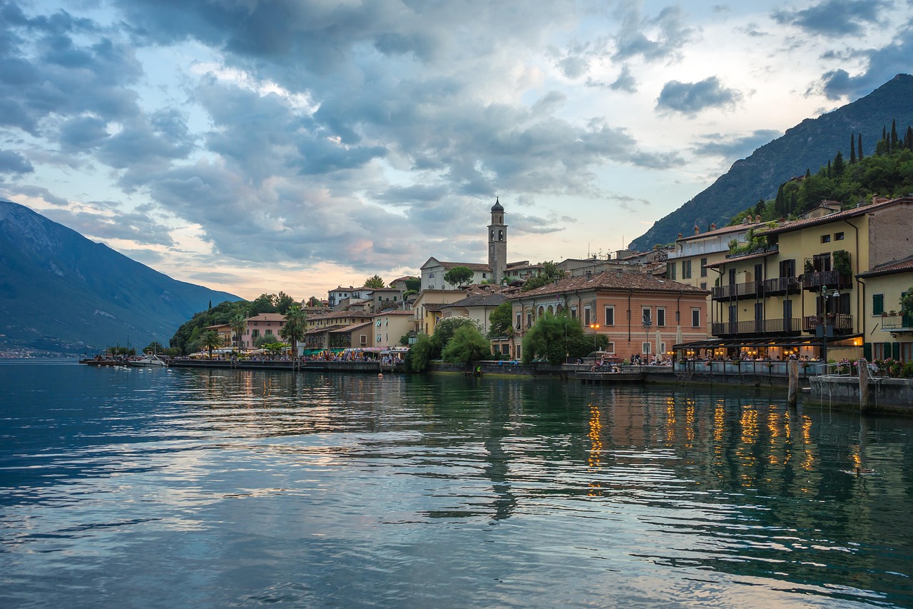 Jezioro Garda / Garda i Riwiera Oliwna - Garda | Secret World Trip Planner