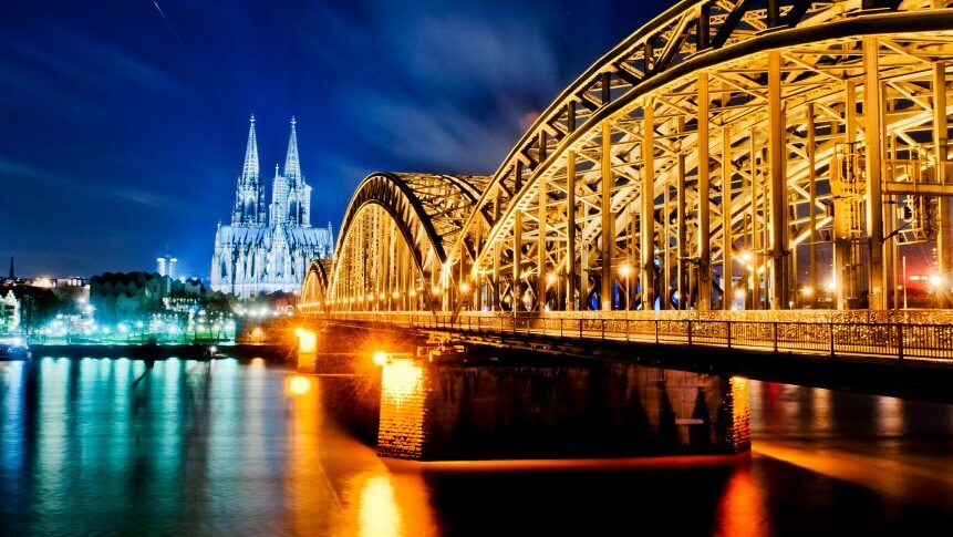 Die Hohenzollernbrücke und die 'Love Padlocks — Colonia