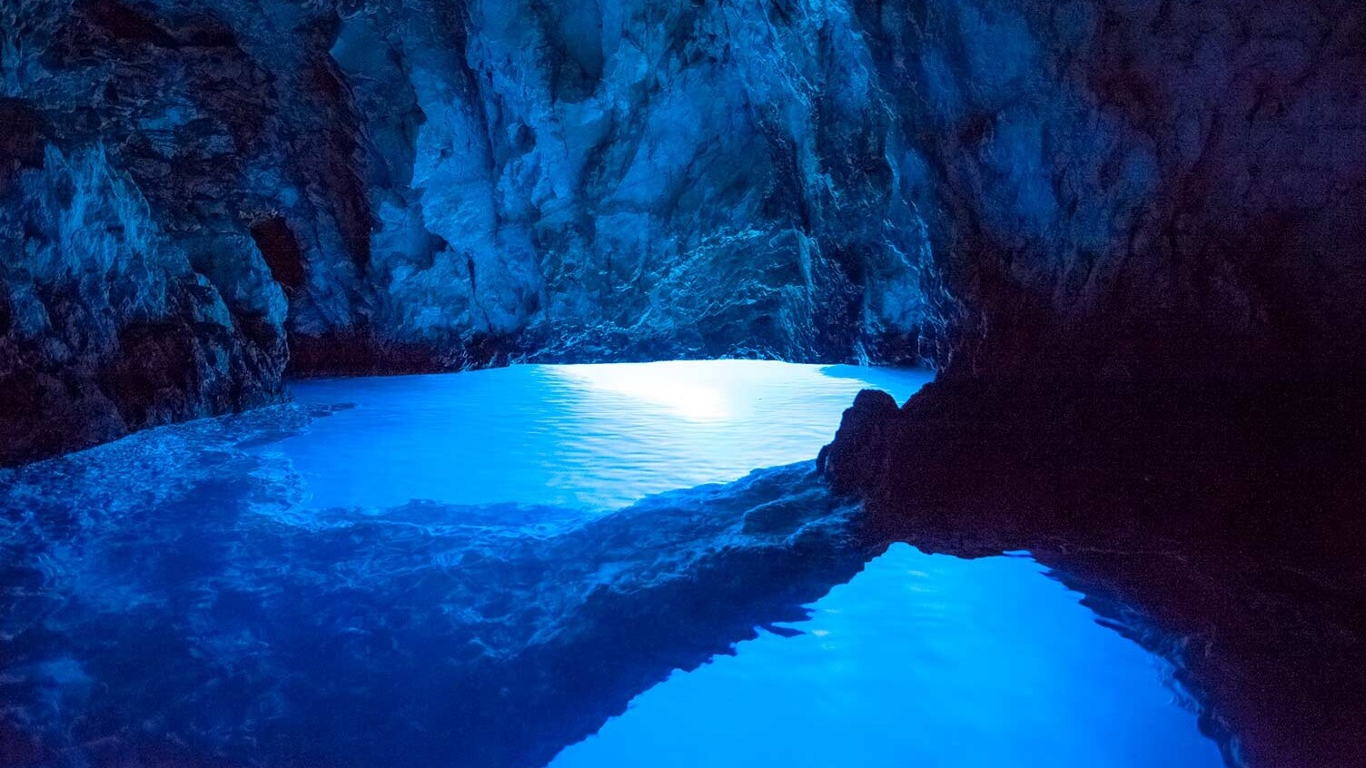 A Caverna Azul na Ilha de Bisevo, na Croácia, é uma jóia da natureza.... — Biševo, Komiža