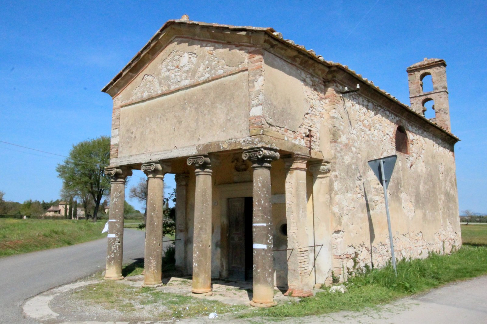 Fabbricciano e la chiesettaa di Santa Maria delle Nevi  - Colle di Val d'Elsa | Secret World Trip Planner