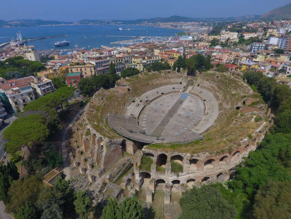波佐利和弗拉维安圆形剧场 - Pozzuoli | Secret World Trip Planner