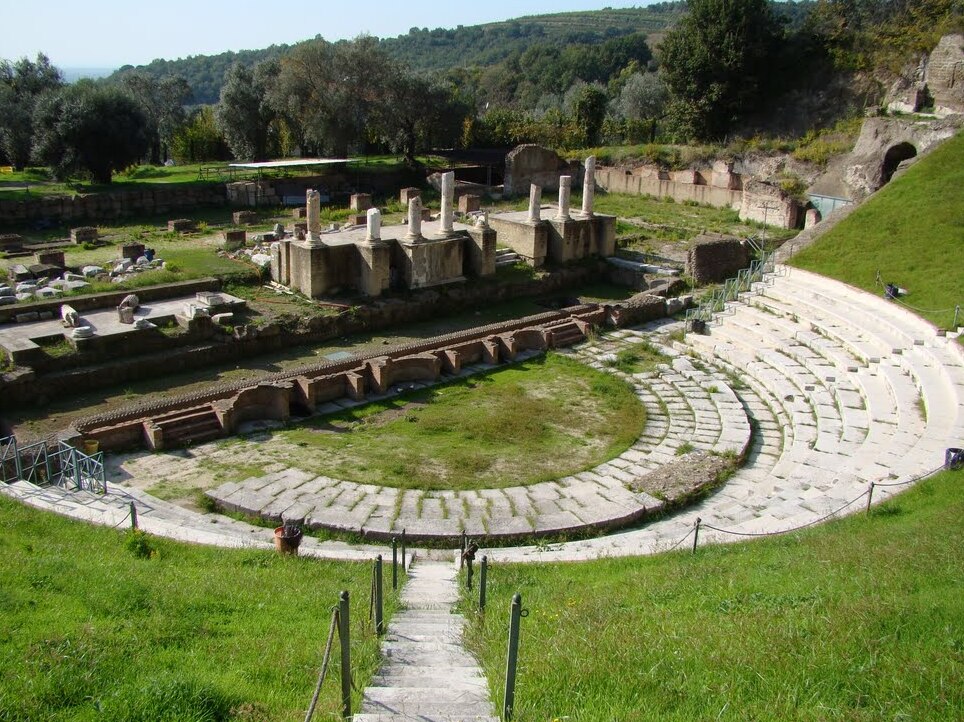 Teatro romano de Teanum Sidicinum - Caserta | Secret World Trip Planner