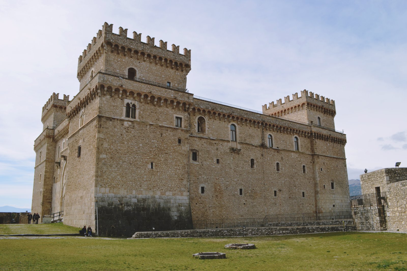 Das Piccolomini-Schloss von Celano - Celano | Secret World Trip Planner