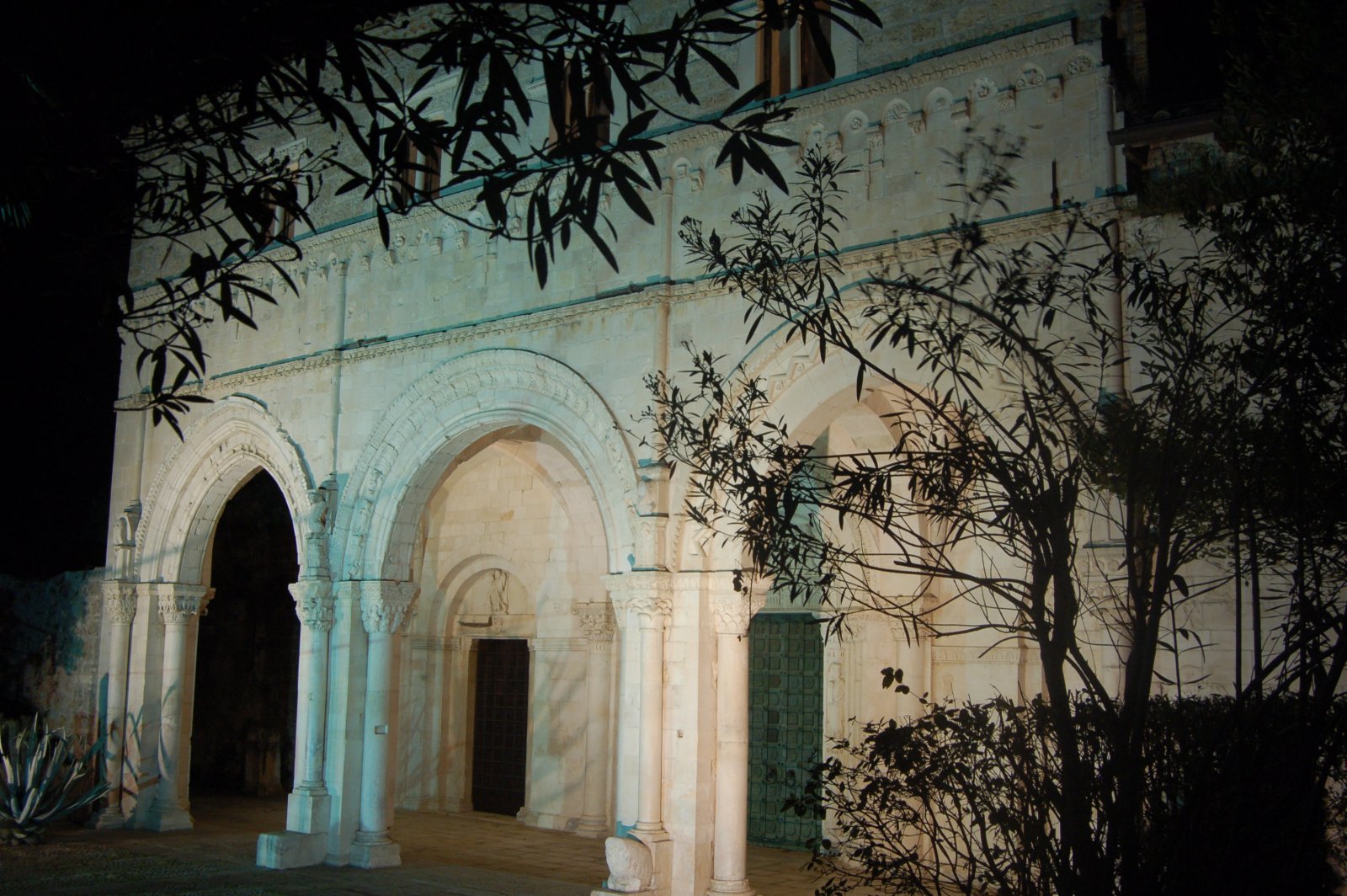 Abruzzen | Abtei San Clemente in Casauria - San Clemente | Secret World Trip Planner