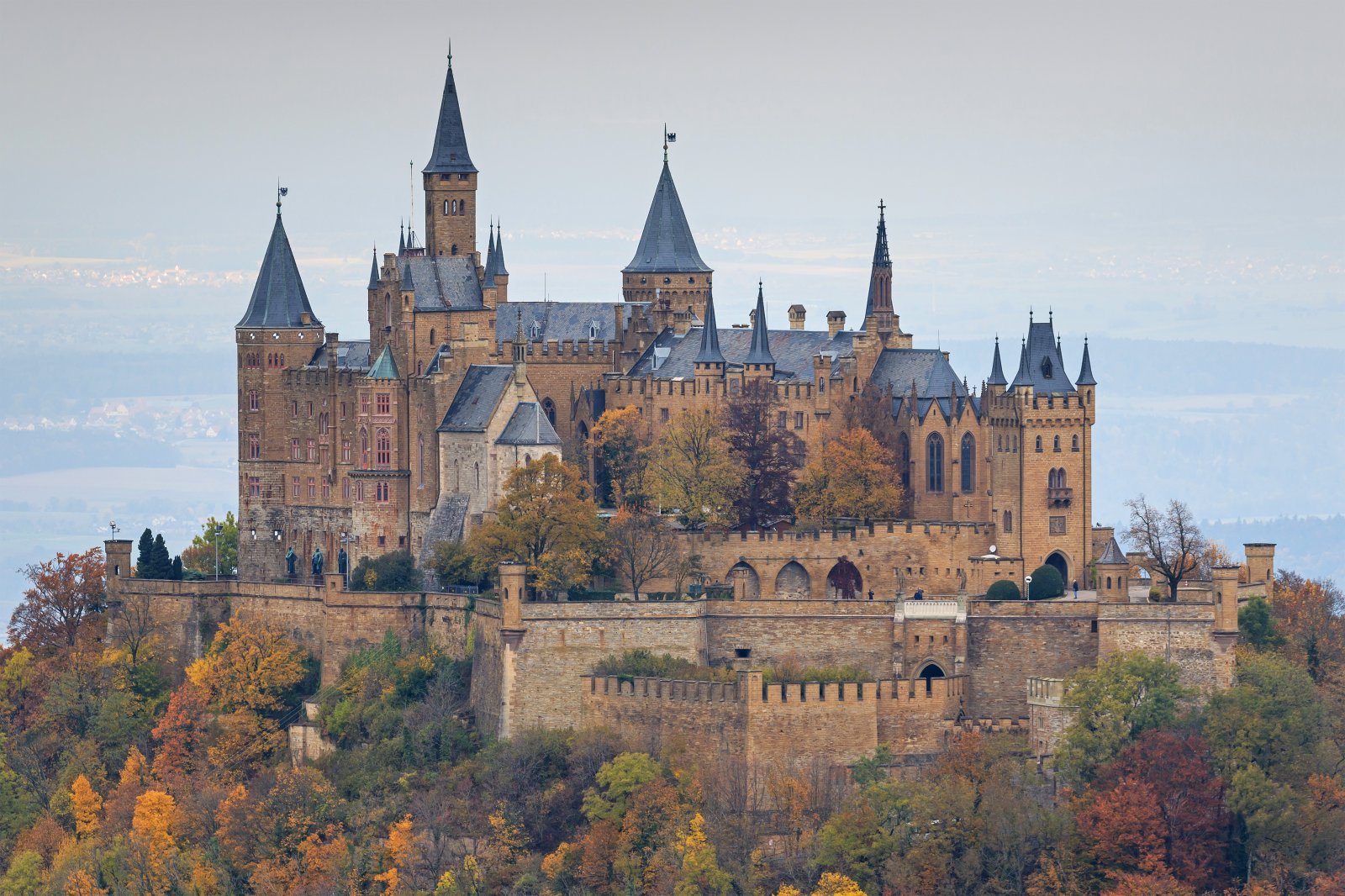 El castillo de Hohenzollern - Burg Hohenzollern | Secret World Trip Planner