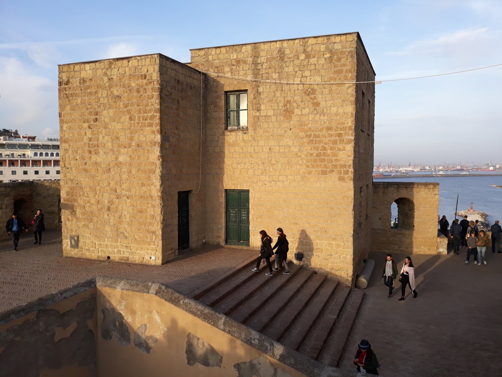 Nápoles: Castillo dell'Ovo y su leyenda - Mundo Secreto - Napoli | Secret World Trip Planner