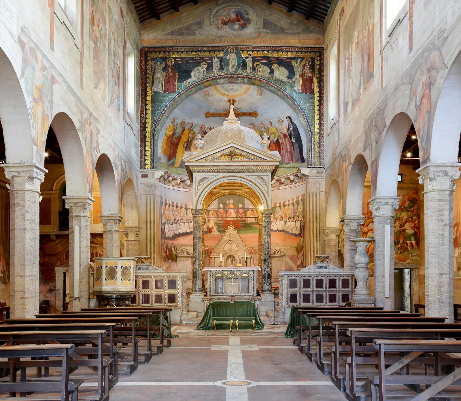 Die Basilika der Heiligen Nereus und Achilles - Roma | Secret World Trip Planner