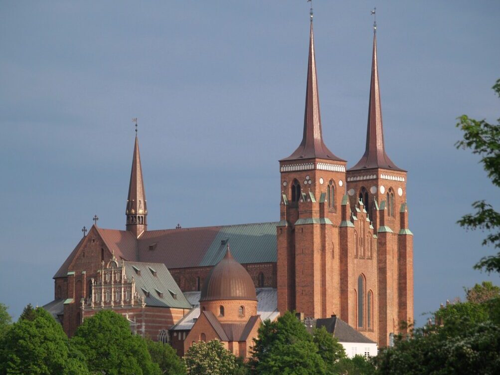 Roskilde e a magnífica Catedral de tijolo vermelho — Roskilde