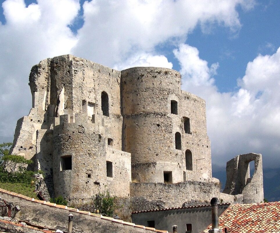 Il castello normanno/svevo di Morano Calabro - Morano Calabro | Secret World Trip Planner
