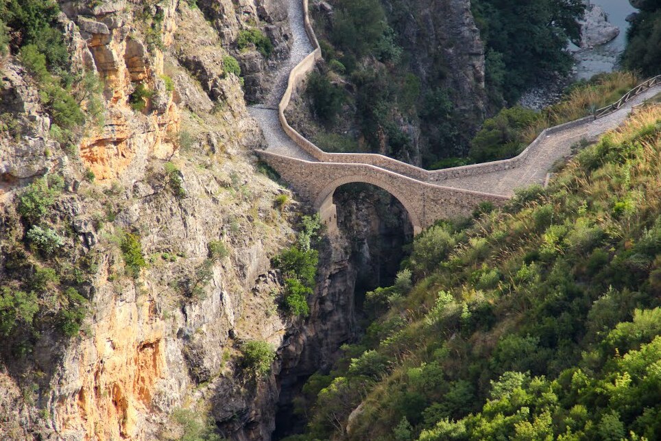 Raganello ed il Ponte del Diavolo - Civita | Secret World Trip Planner