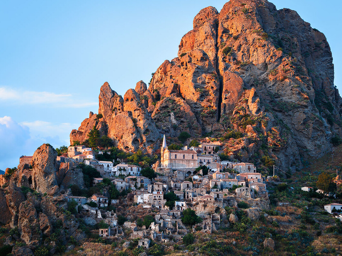 Pentedattilo: il borgo del mito - Pentidattilo | Secret World Trip Planner