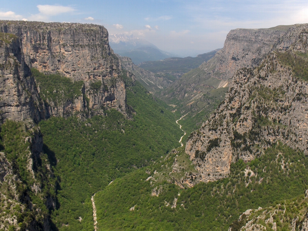 O desfiladeiro de Vikos é um verdadeiro monumento natural. - Monodendri | Secret World Trip Planner