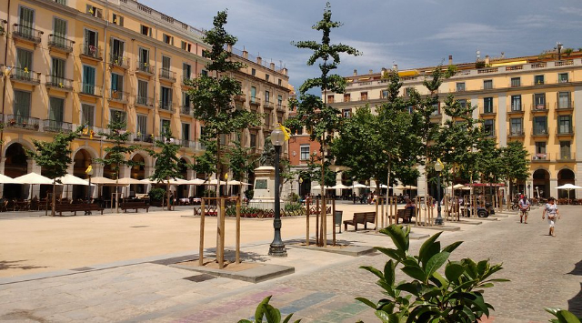 Plaça de la Independència - El elegante corazón urbano de Girona - Girona | Secret World Trip Planner