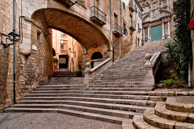 La Pujada de Sant Domènec - Una joya escondida de piedra, silencio e historias - Girona | Secret World Trip Planner