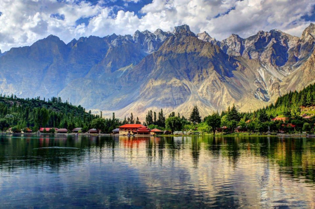 香格里拉湖 - Skardu | Secret World Trip Planner