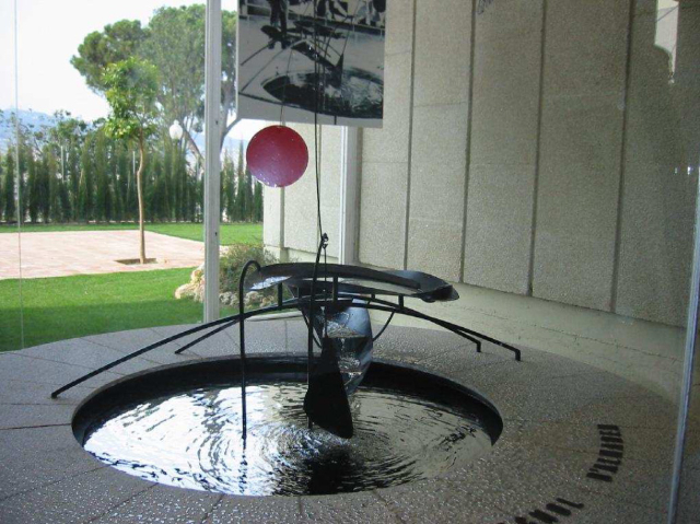 Fuente de Mercurio - Barcelona | Secret World Trip Planner