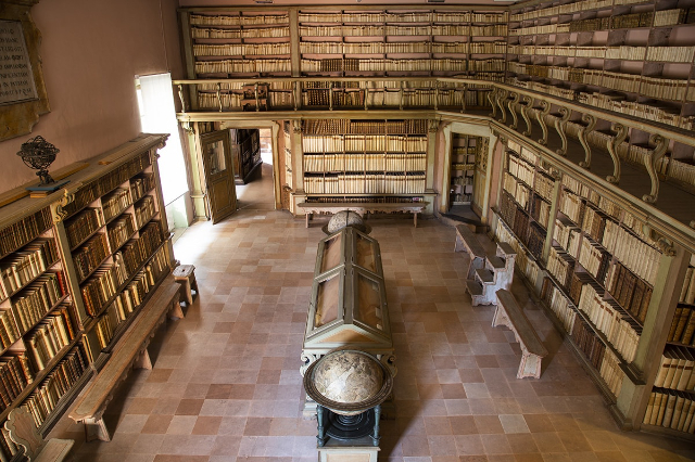 ガンバランガ市立図書館 - Rimini | Secret World Trip Planner
