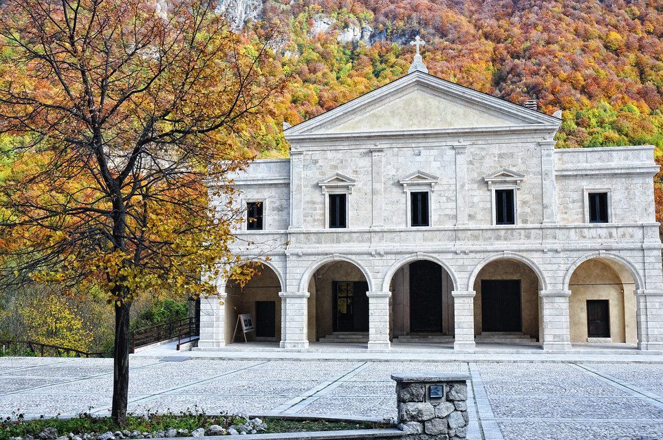 Sanctuaire de Marie Très Sainte de Canneto - 03040 Settefrati FR | Secret World Trip Planner