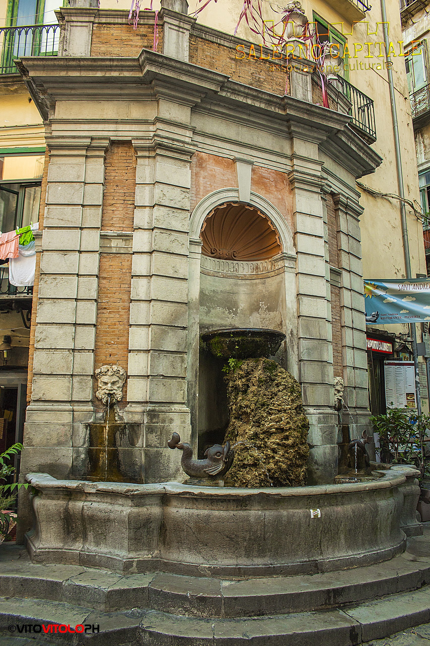 Vis fontein - Salerno | Secret World Trip Planner