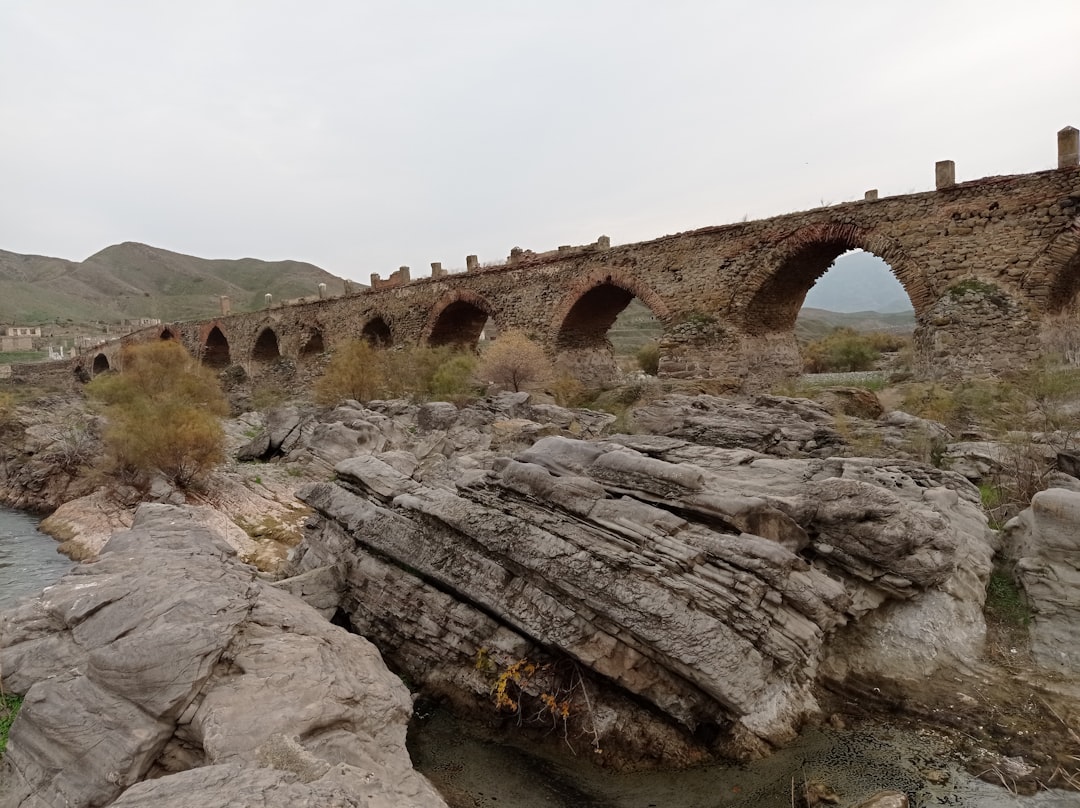 El puente de Cendere, también conocido como la Novia de Severan. - Kahta Sincik Yolu | Secret World Trip Planner