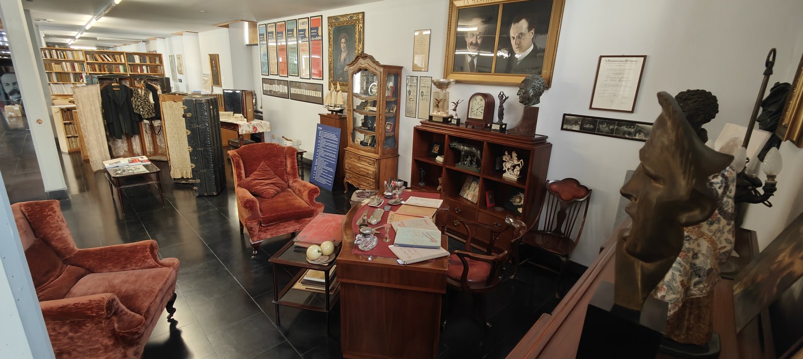 Muzeum obywatelskie biblioteka aktora - Genova | Secret World Trip Planner