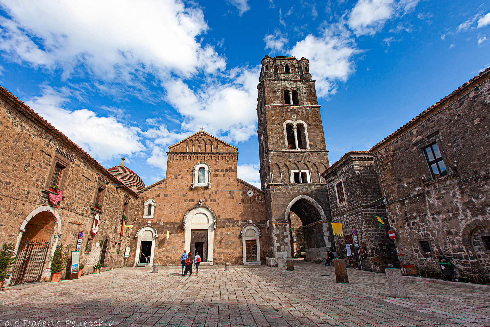 Piazza Vescovado, serce Casertavecchia - Caserta Vecchia | Secret World Trip Planner