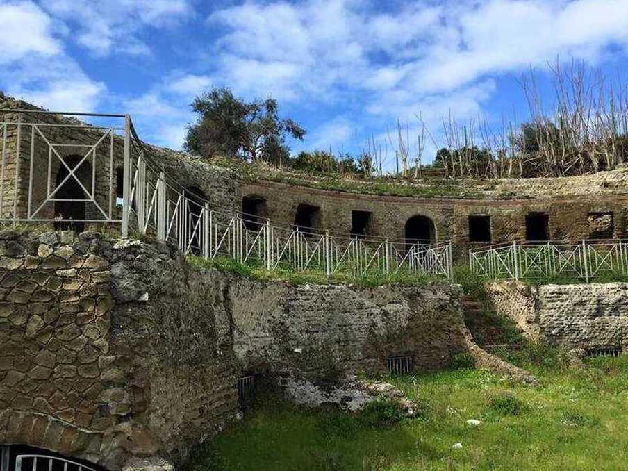 Rom | Grab der Agrippina - Bacoli | Secret World Trip Planner