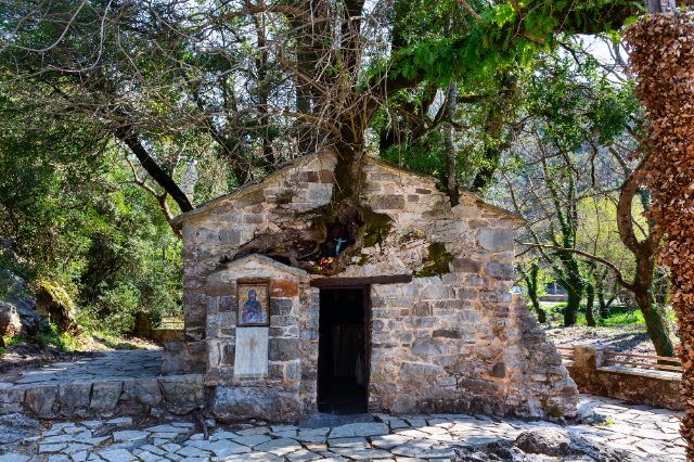 Capela de Santa Teodora: Um milagre da natureza e da fé - Epar.Od. Megalopolis - Vasta | Secret World Trip Planner