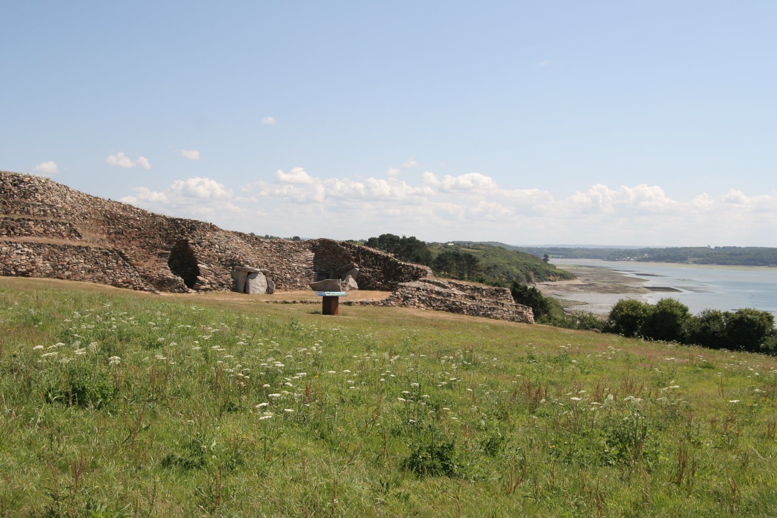 O maior museu megalítico da Europa? O monte de Barnenez  - Plouezoc'h | Secret World Trip Planner