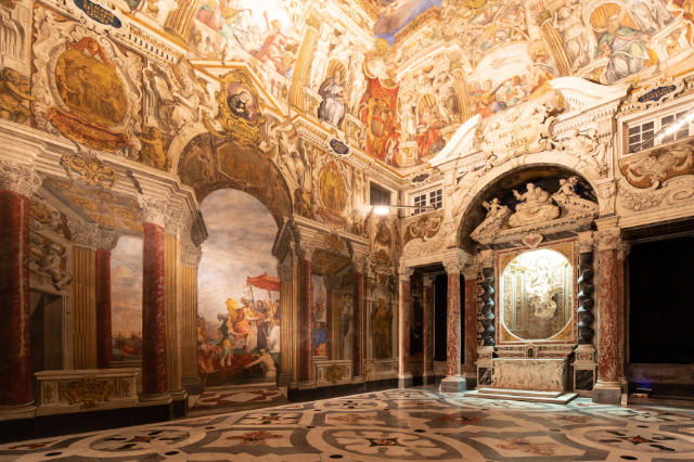 Matka Boska Królowa Genui - Palazzo Ducale | Secret World Trip Planner