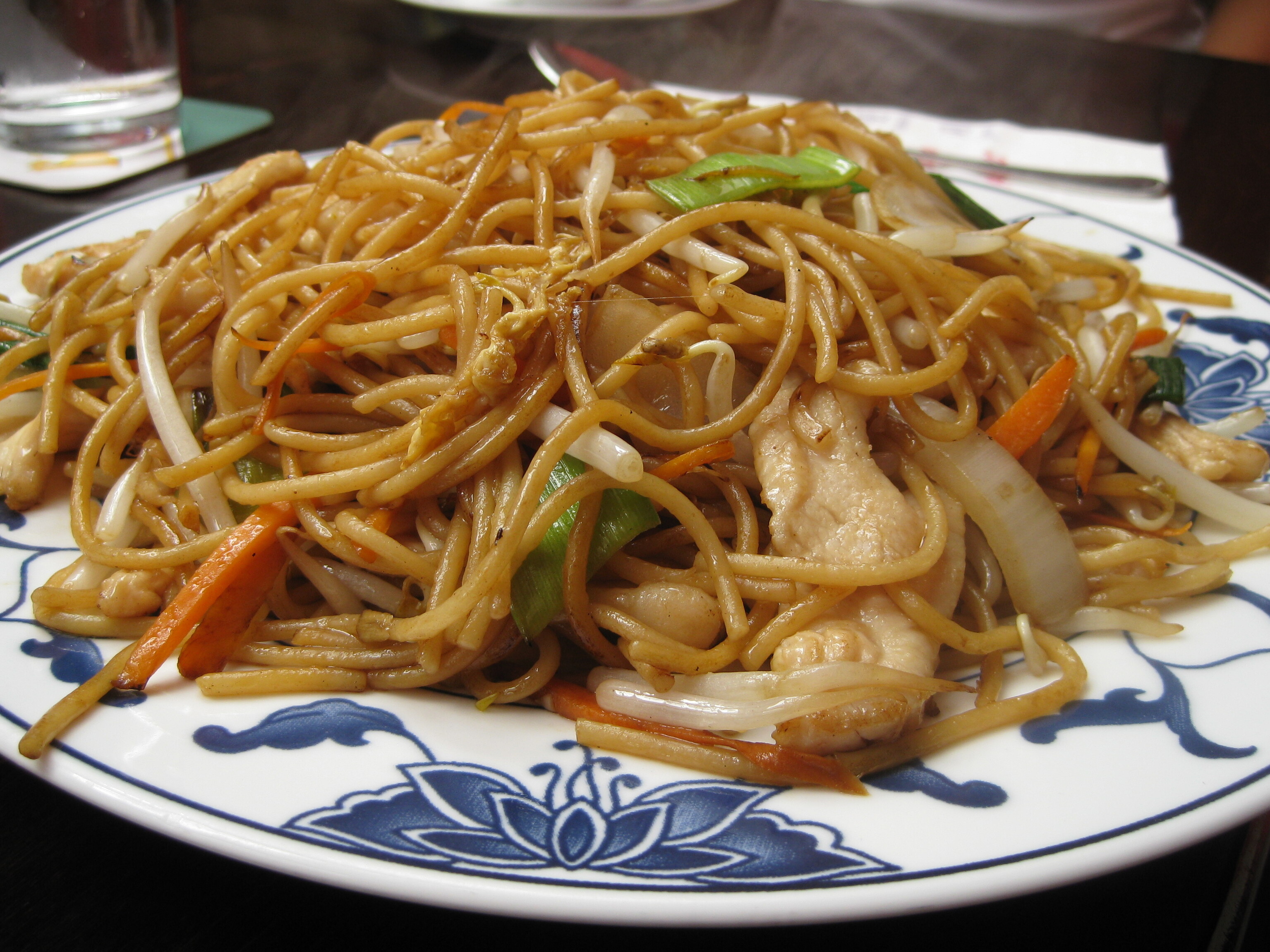 Bami Goreng-um prato Indonésio que é tradicional na Holanda | Secret World Trip Planner