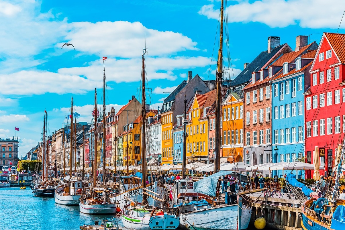 니하븐은 코펜하겐의 상징적인 운하입니다 - København | Secret World Trip Planner