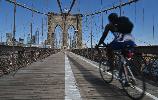 Fiets over de iconische Brooklyn Bridge - New York | Secret World Trip Planner