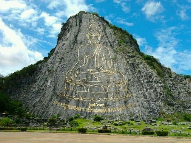 Khao Chi Chan (Montanha do Buda) - Tambon Na Chom Thian | Secret World Trip Planner