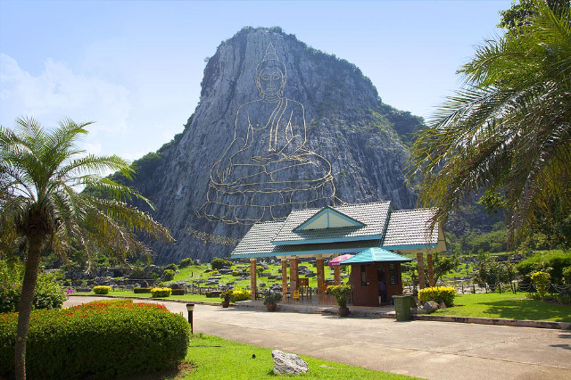 Khao Chi Chan (Montanha do Buda) - Tambon Na Chom Thian | Secret World Trip Planner
