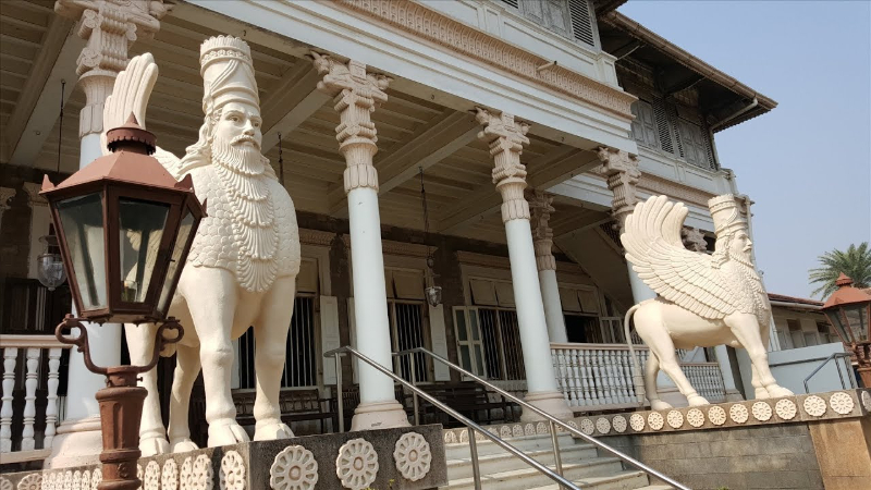 Udvada Atash Behram (temple du feu) - Tazeh Kand-e-Nosrat Abad | Secret World Trip Planner
