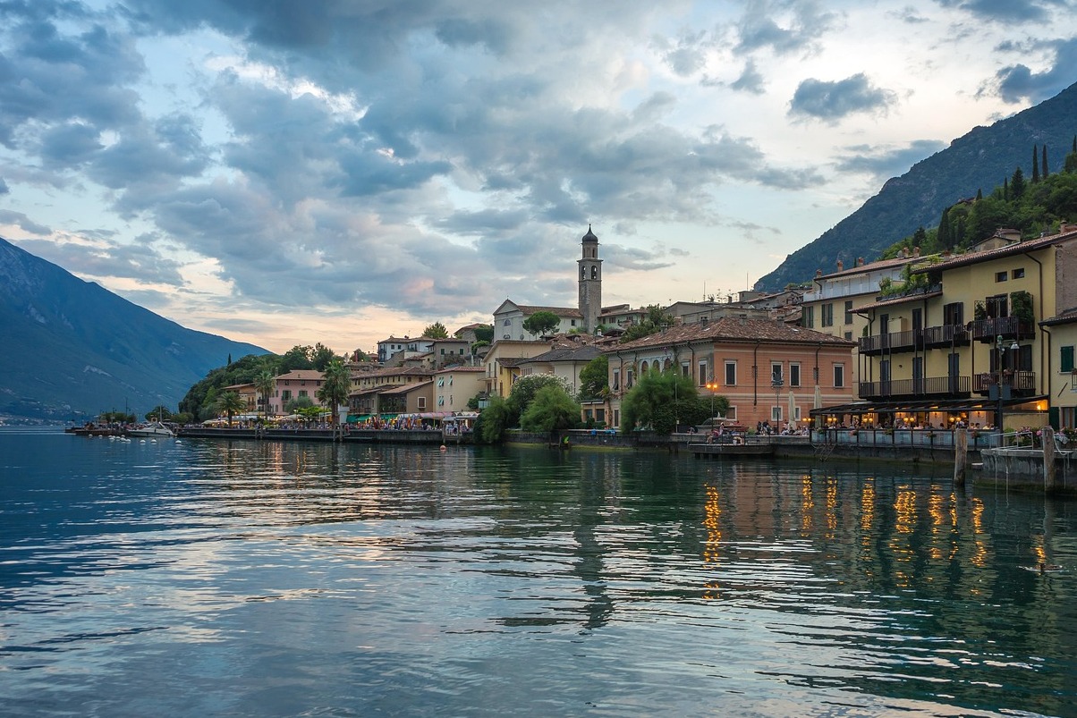 ヨーロッパで最も壮大な自転車道：Gardesana - 25010 Limone Sul Garda BS | Secret World Trip Planner