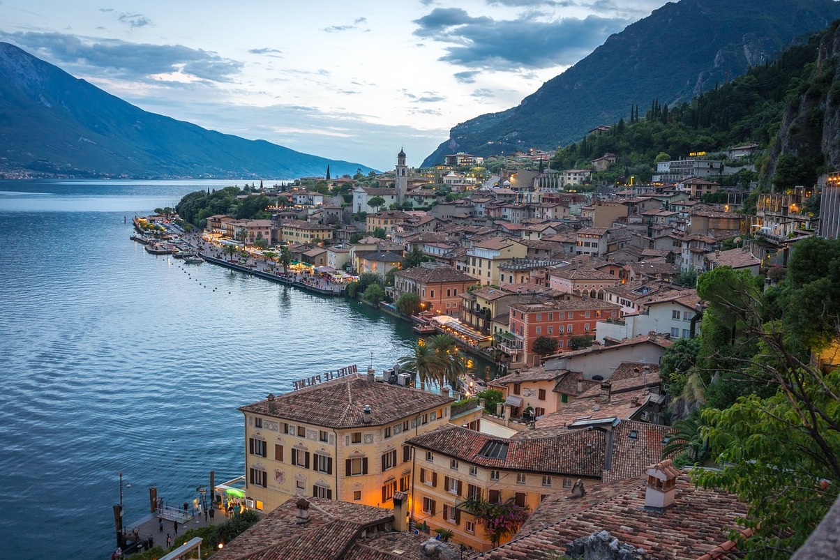 ヨーロッパで最も壮大な自転車道：Gardesana - 25010 Limone Sul Garda BS | Secret World Trip Planner