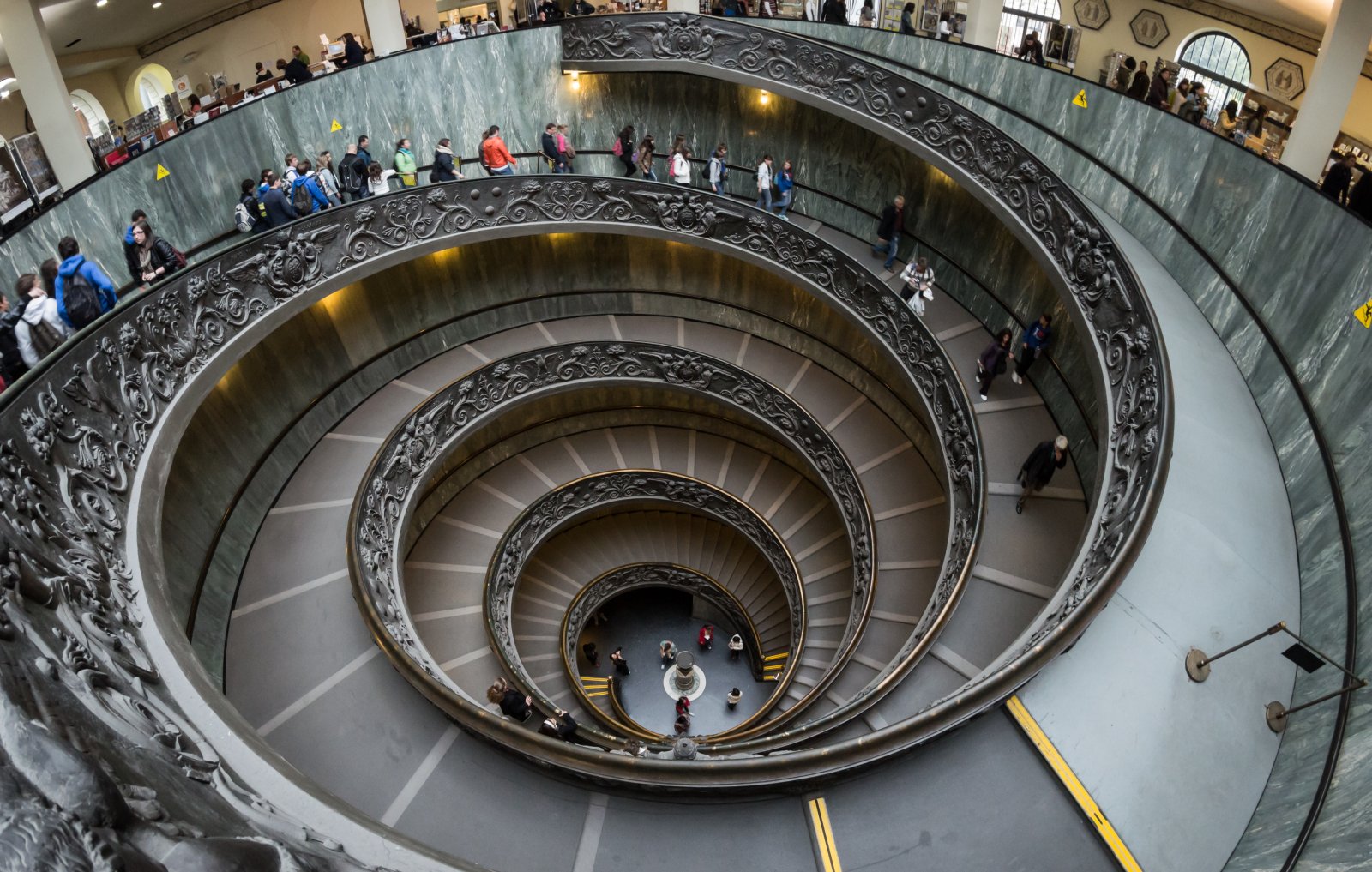 Vatikan | Bramante-Treppe - Città del Vaticano | Secret World Trip Planner