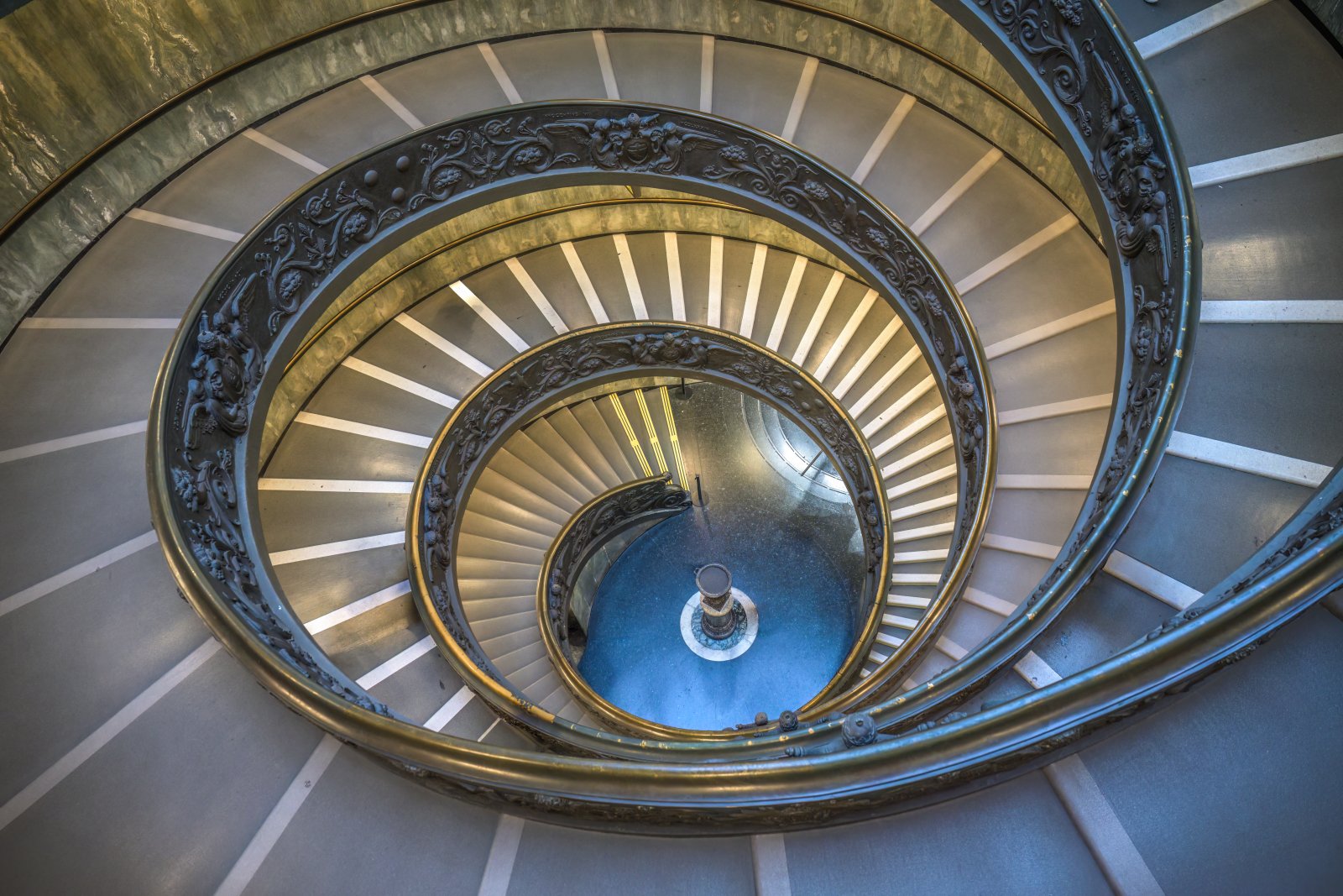Vatikan | Bramante-Treppe - Città del Vaticano | Secret World Trip Planner