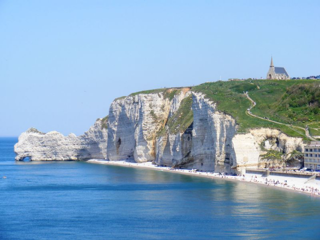 Falaise d'Amont - Étretat | Secret World Trip Planner