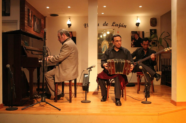 LA CUMPARSITA晚餐和探戈表演。 - Montevideo | Secret World Trip Planner