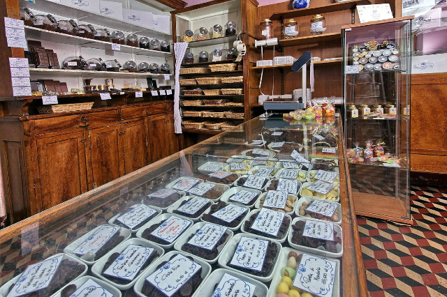 Antieke Cioccolateria Viganotti - Genova | Secret World Trip Planner