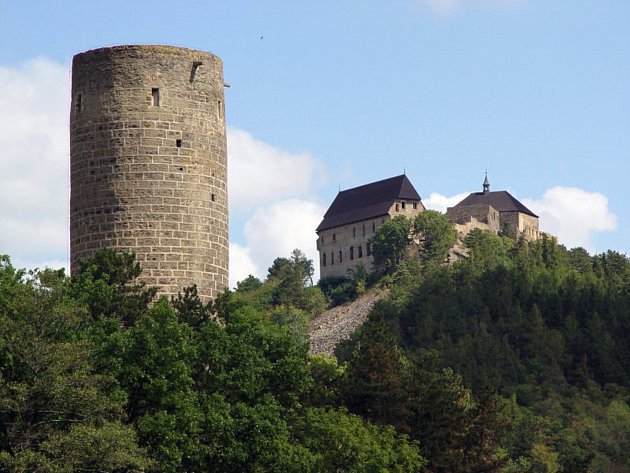 Tocník Castle  - ?erné jezero | Secret World Trip Planner